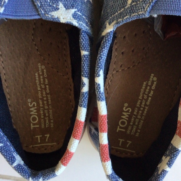 ‘Toms’ Classic Americana Canvas Slip-Ons - Picture 5 of 8